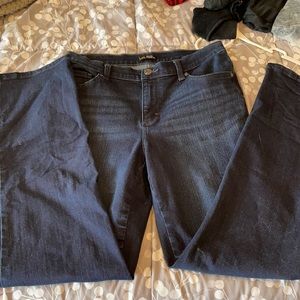 Lee’s straight leg dark rinse jeans